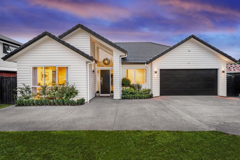 Photo of property in 12 Kahika Grove, Huapai, Kumeu, 0810