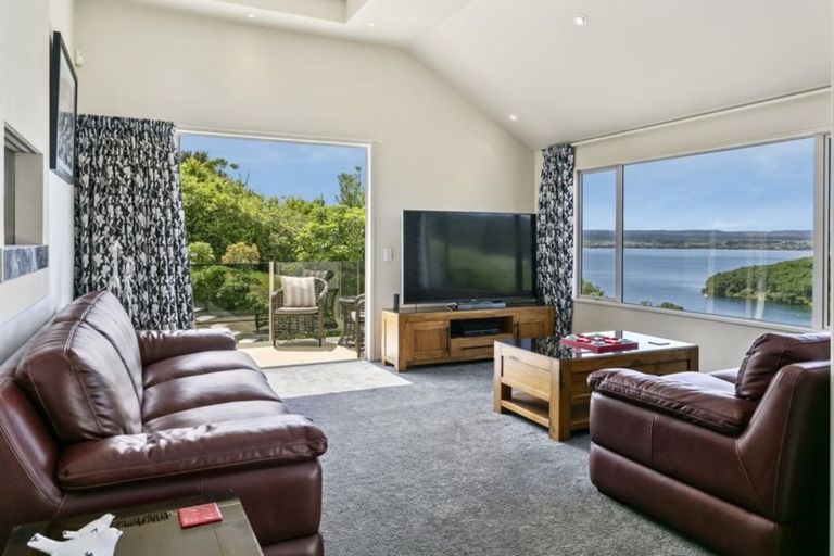 Photo of property in 27 Te Urunga Place, Acacia Bay, Taupo, 3330