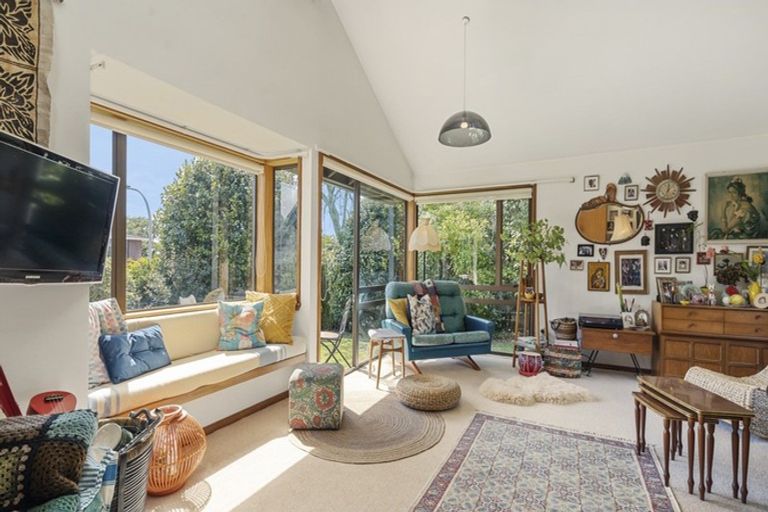 Photo of property in 11 Cannon Street, Westown, New Plymouth, 4310