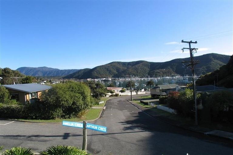 Photo of property in 5a Arthur Crescent, Waikawa, Picton, 7220