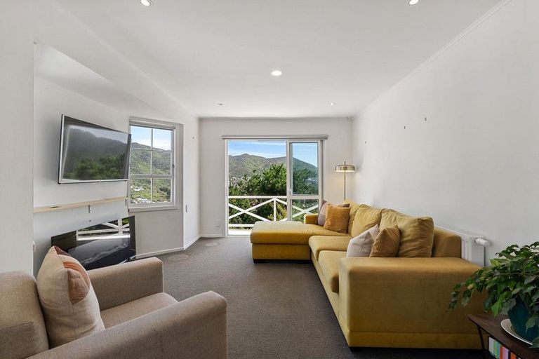 Photo of property in 24a Parklands Drive, Karori, Wellington, 6012