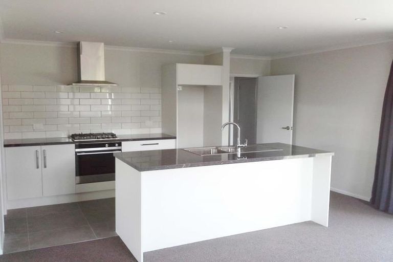 Photo of property in 124a Seaview Road, Westown, New Plymouth, 4310