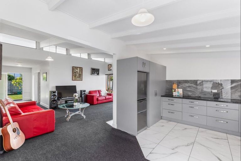 Photo of property in 27 Weraroa Road, Levin, 5510