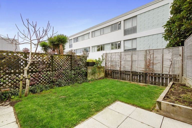 Photo of property in 67 Brougham Street, Mount Victoria, Wellington, 6011