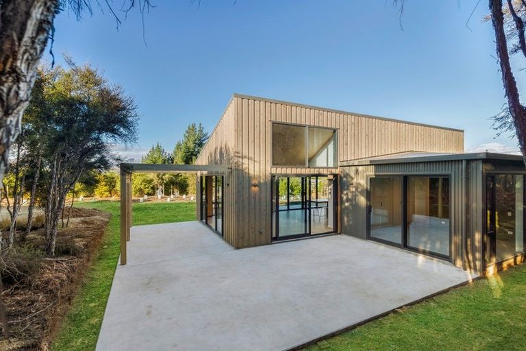 Photo of property in 10 Goldie Lane, Albert Town, Wanaka, 9305
