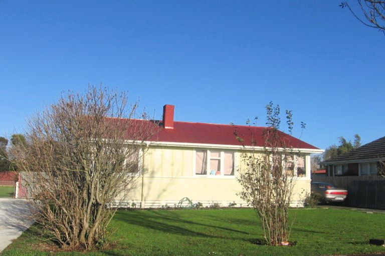 Photo of property in 37 Exeter Crescent, Takaro, Palmerston North, 4412