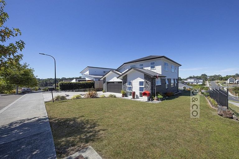 Photo of property in 2 Tauwaka Crescent, Riverhead, 0820