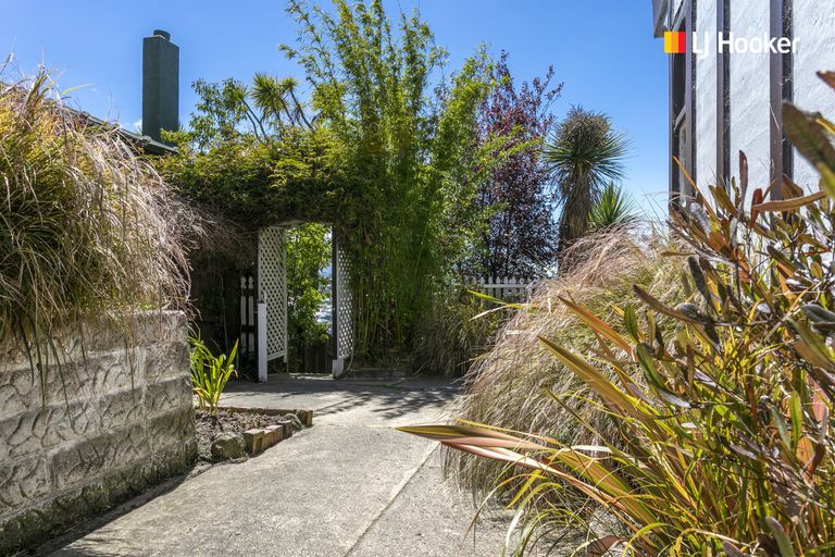 Photo of property in 38 Easther Crescent, Kew, Dunedin, 9012