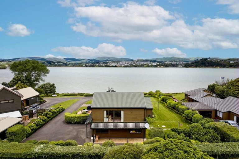 Photo of property in 31 Motukaraka Point, Pauatahanui, Porirua, 5381