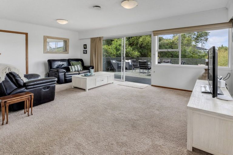 Photo of property in 2/3 Pohutukawa Avenue, Shelly Park, Auckland, 2014