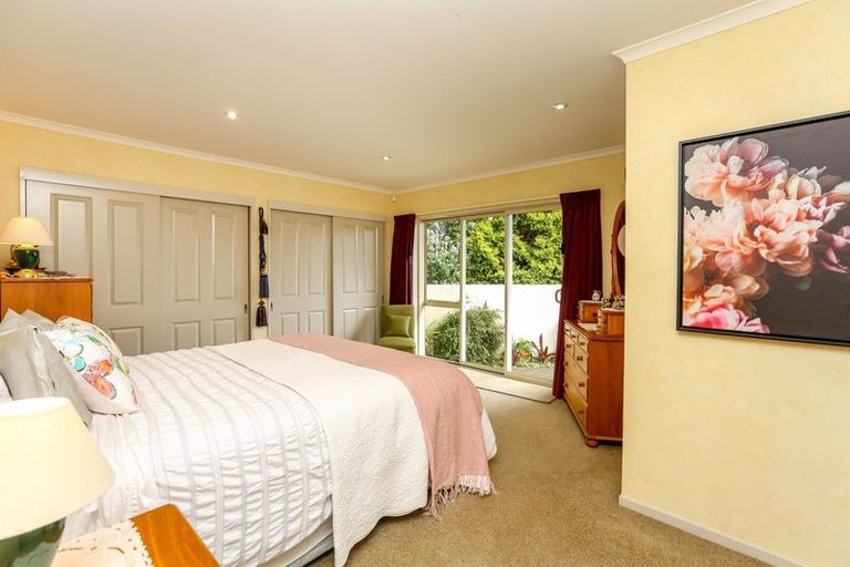 Photo of property in 1 Orlando Close, Frankleigh Park, New Plymouth, 4310