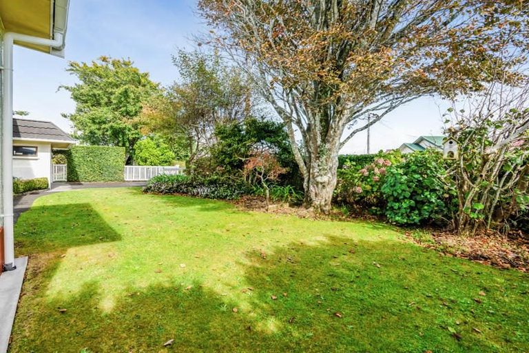 Photo of property in 10 Seddon Street, Westown, New Plymouth, 4310