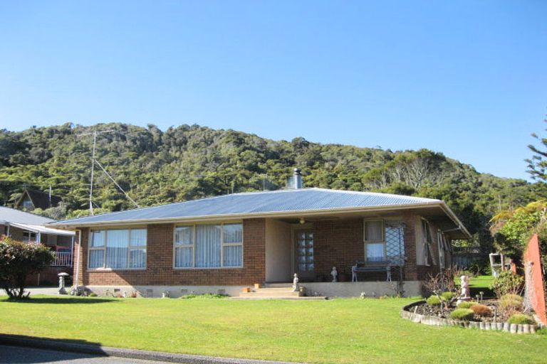 Photo of property in 3 Arum Road, Karoro, Greymouth, 7805