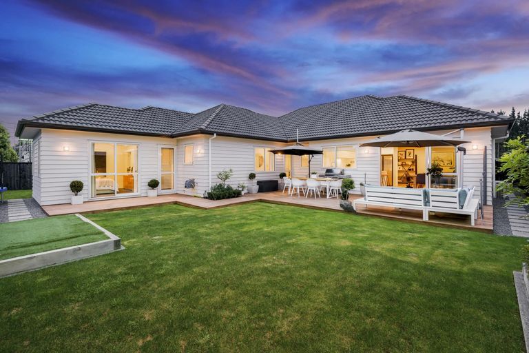 Photo of property in 12 Kahika Grove, Huapai, Kumeu, 0810