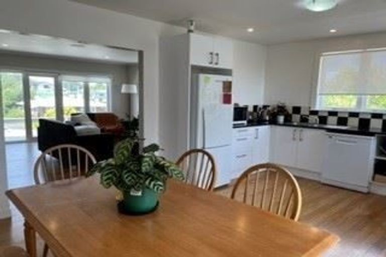 Photo of property in 29 Sylvan Crescent, Te Atatu South, Auckland, 0610