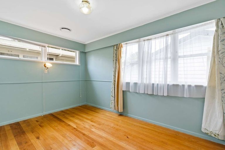 Photo of property in 57 Golf Road, New Lynn, Auckland, 0600