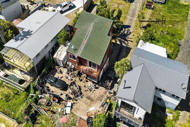 Photo of property in 577 East Coast Road, Browns Bay, Auckland, 0630