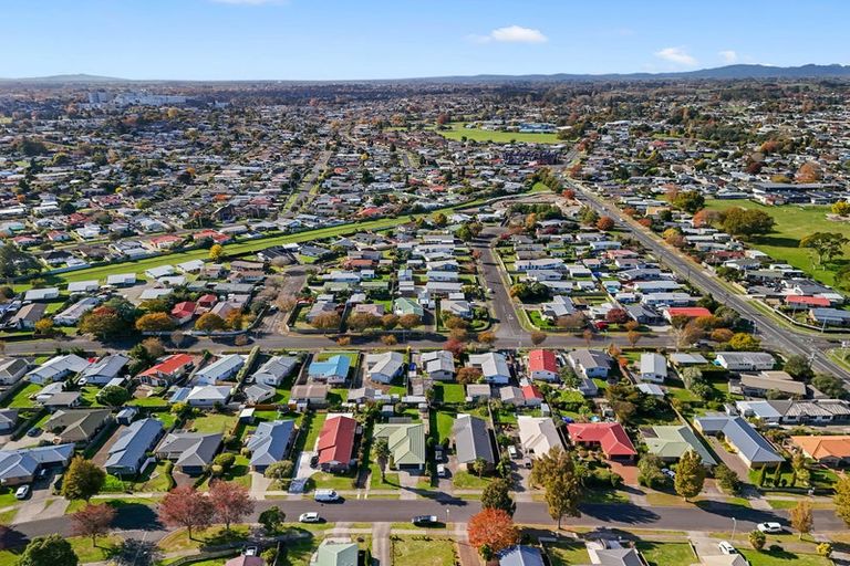 Photo of property in 14 Catalina Drive, Melville, Hamilton, 3206