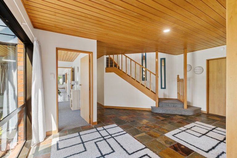 Photo of property in 17 Hind Place, Hokowhitu, Palmerston North, 4410