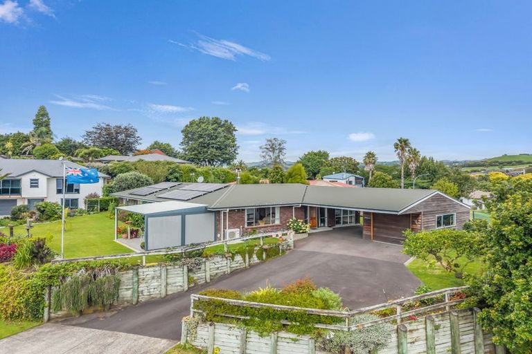 Photo of property in 2 Tautara Place, Ohauiti, Tauranga, 3112