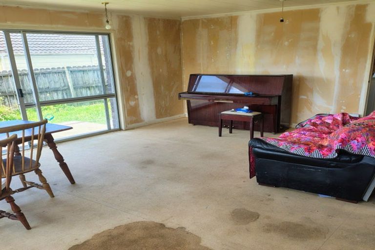 Photo of property in 2/37 Blacklock Avenue, Henderson, Auckland, 0612