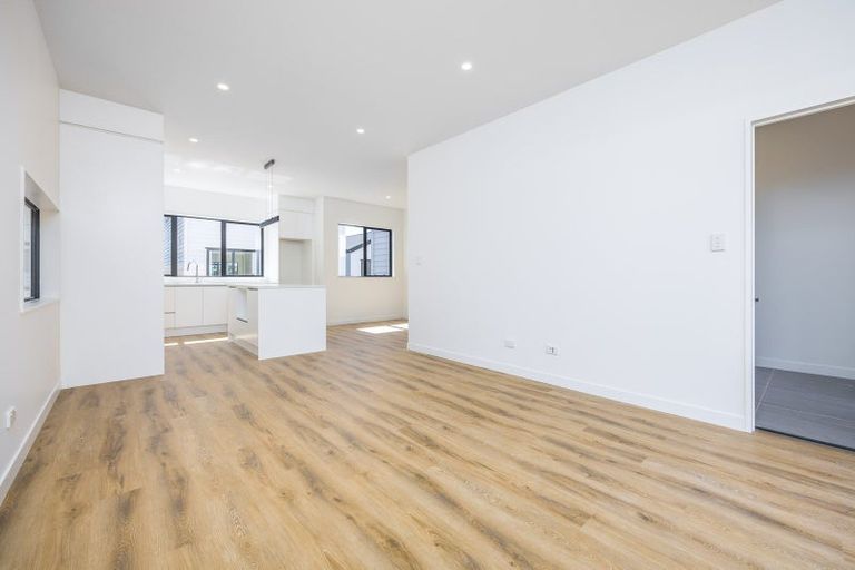 Photo of property in 17b Hogans Road, Glenfield, Auckland, 0629
