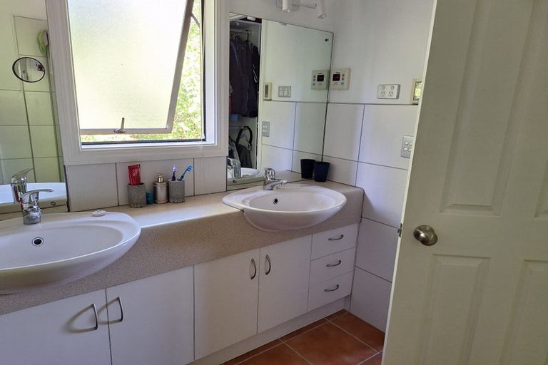 Photo of property in 44 Parkwood Crescent, Gulf Harbour, Whangaparaoa, 0930