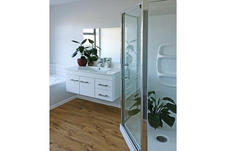 Photo of property in 5a Cone Peak Close, Lake Hayes, Queenstown, 9304