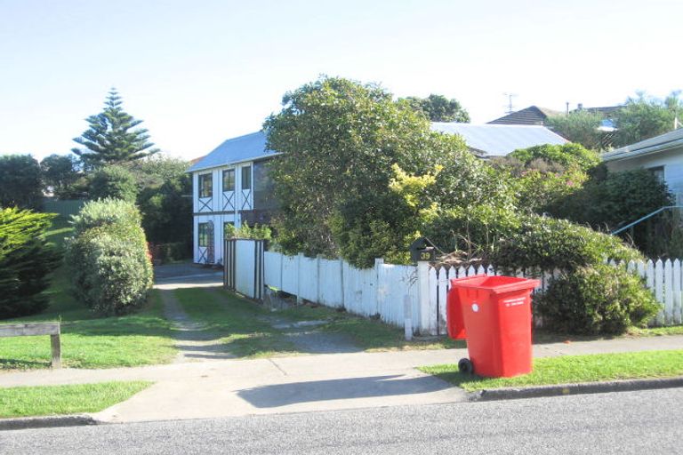 Photo of property in 39 Gloaming Hill, Titahi Bay, Porirua, 5022