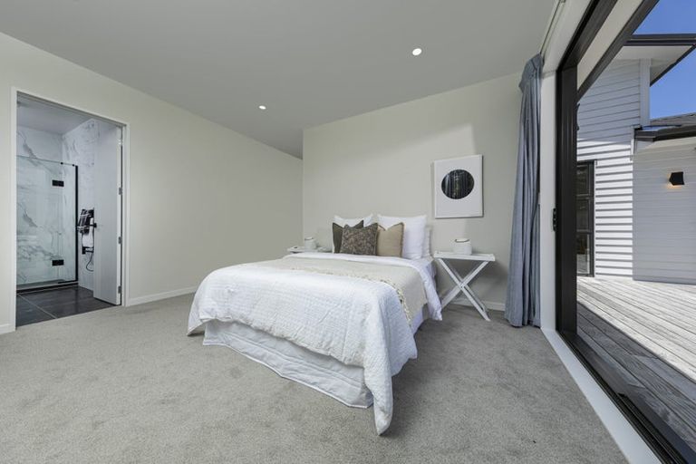 Photo of property in 1 Mcindoe Road, Kumeu, 0810