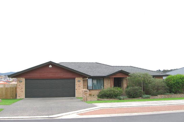 Photo of property in 16 Brittany Drive, Henderson, Auckland, 0612