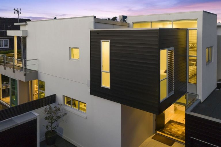 Photo of property in 8/258 Hurstmere Road, Takapuna, Auckland, 0622