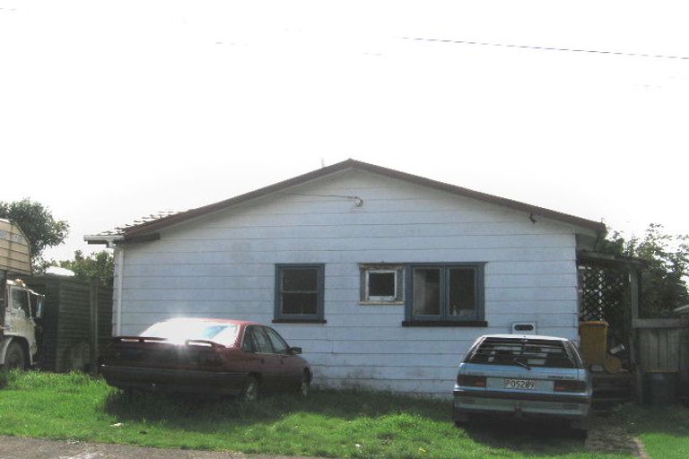 Photo of property in 1 Chilcott Road, Henderson, Auckland, 0612