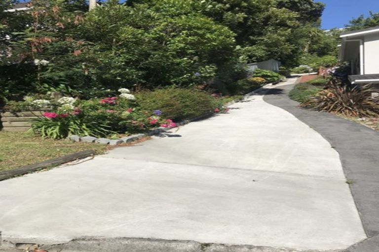 Photo of property in 3 Atahu Grove, Tirohanga, Lower Hutt, 5010