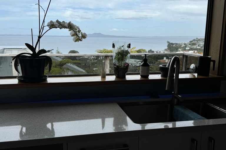 Photo of property in 1/1 Carlisle Road, Torbay, Auckland, 0630