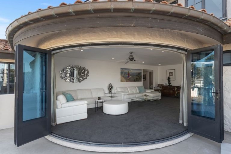 Photo of property in 1/60 Milford Road, Milford, Auckland, 0620