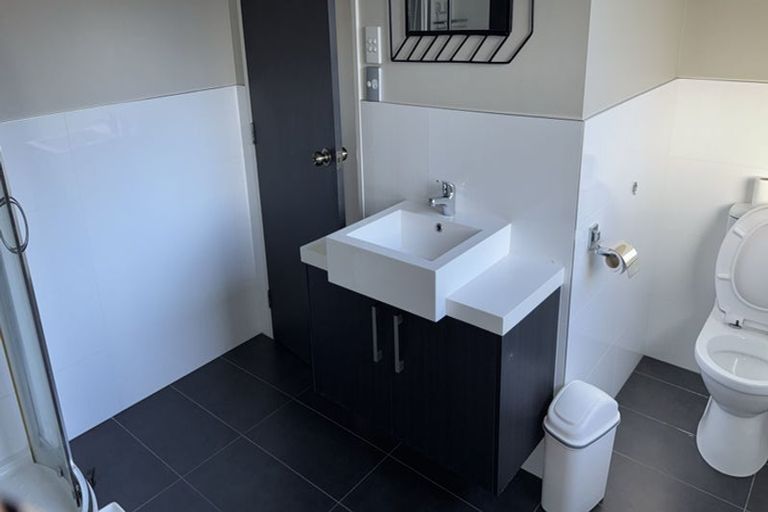 Photo of property in 27 Riverglade Parkway, Te Atatu South, Auckland, 0610