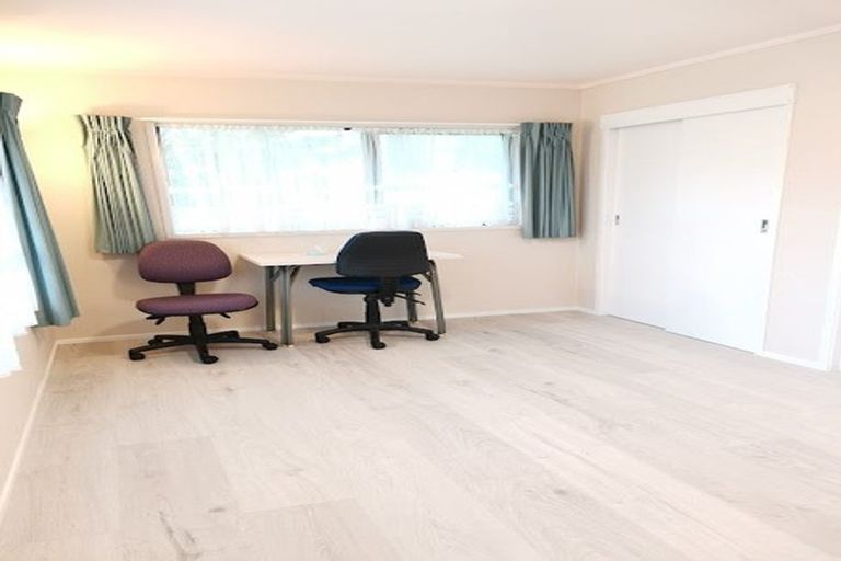 Photo of property in 172 Wiseley Road, West Harbour, Auckland, 0618