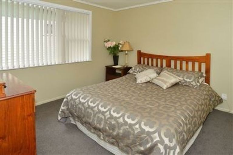 Photo of property in 6 William Souter Street, Forrest Hill, Auckland, 0620