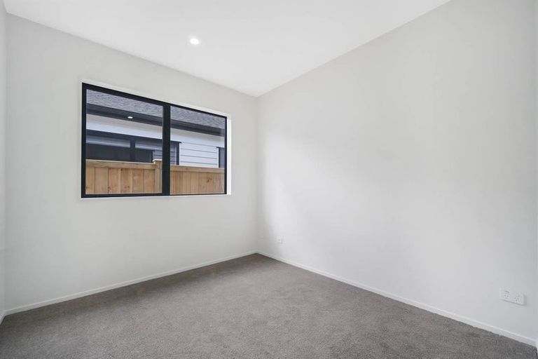 Photo of property in 15 Kaapehu Street, Karaka, 2578
