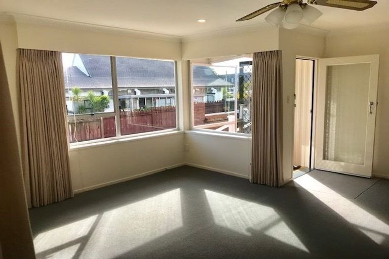 Photo of property in 3/5 Dodson Avenue, Milford, Auckland, 0620