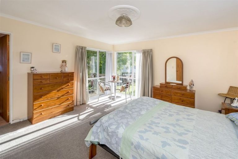 Photo of property in 17 Ryder Crescent, Levin, 5510