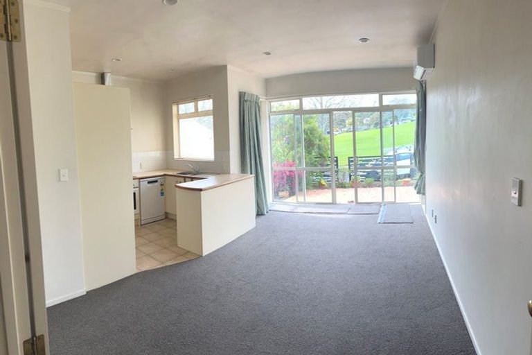 Photo of property in 2/1-5 Gleanor Avenue, Oteha, Auckland, 0632