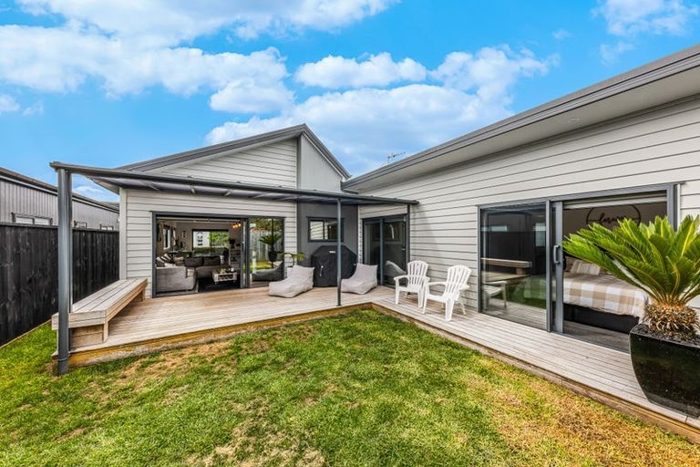 Photo of property in 11 Makete Crescent, Hobsonville, Auckland, 0618