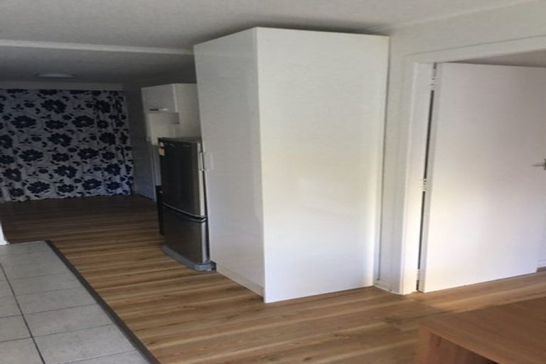 Photo of property in 19 Thurleigh Grove, Karori, Wellington, 6012