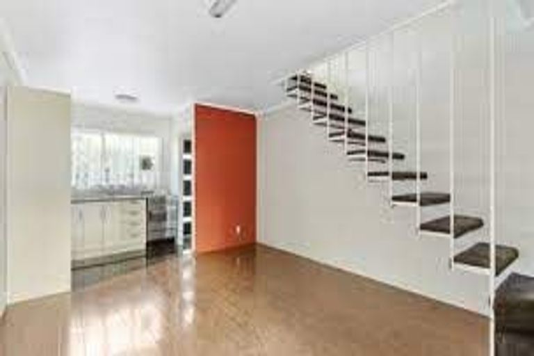 Photo of property in 5/106 West Coast Road, Glen Eden, Auckland, 0602