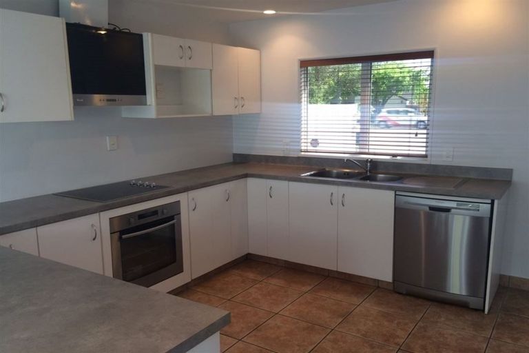 Photo of property in 1/148 Memorial Avenue, Burnside, Christchurch, 8053