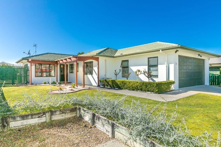Photo of property in 14 Catalina Drive, Melville, Hamilton, 3206