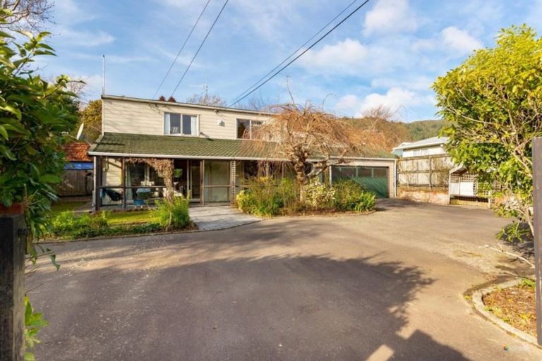 Photo of property in 363 Stokes Valley Road, Stokes Valley, Lower Hutt, 5019