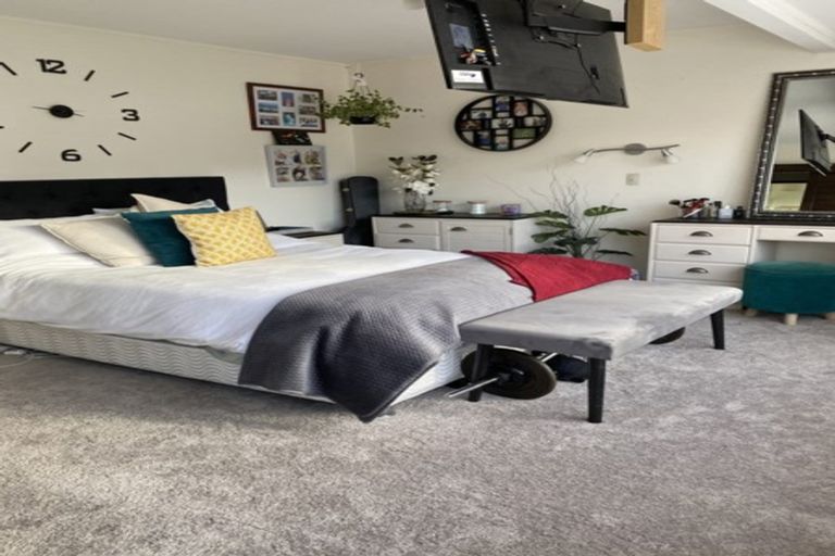 Photo of property in 1 Valdese Rise, Browns Bay, Auckland, 0630